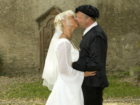 Kleidung Mittelalter Hochzeit